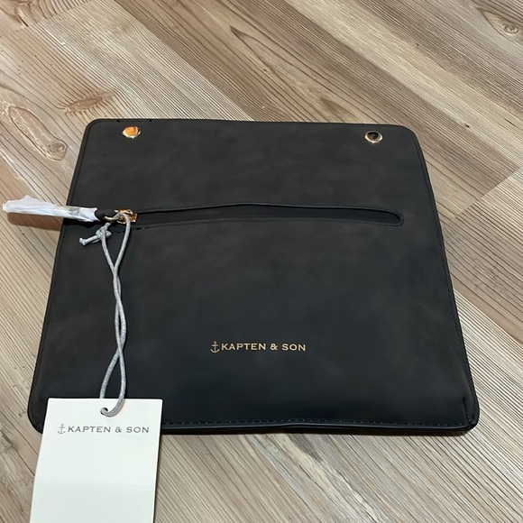 Kapten & Son Umea Pro Pouch Black 9” X 9” Vegan Leather Dust bag included - Picture 2 of 10